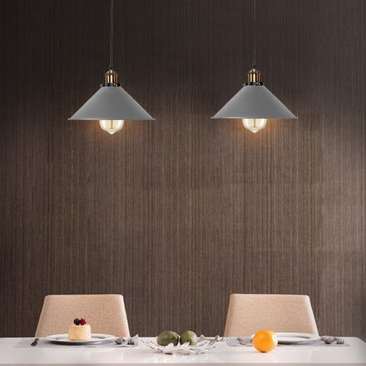 Pendelleuchte in Kegelform aus Metall mit E27-Fassung, ⌀22 cm, Höhe 17 cm, mit höhenverstellbarem Kabel in modernem Design
