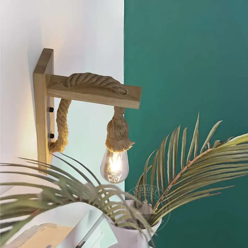Wandleuchte aus (Holz & Hanfseil)