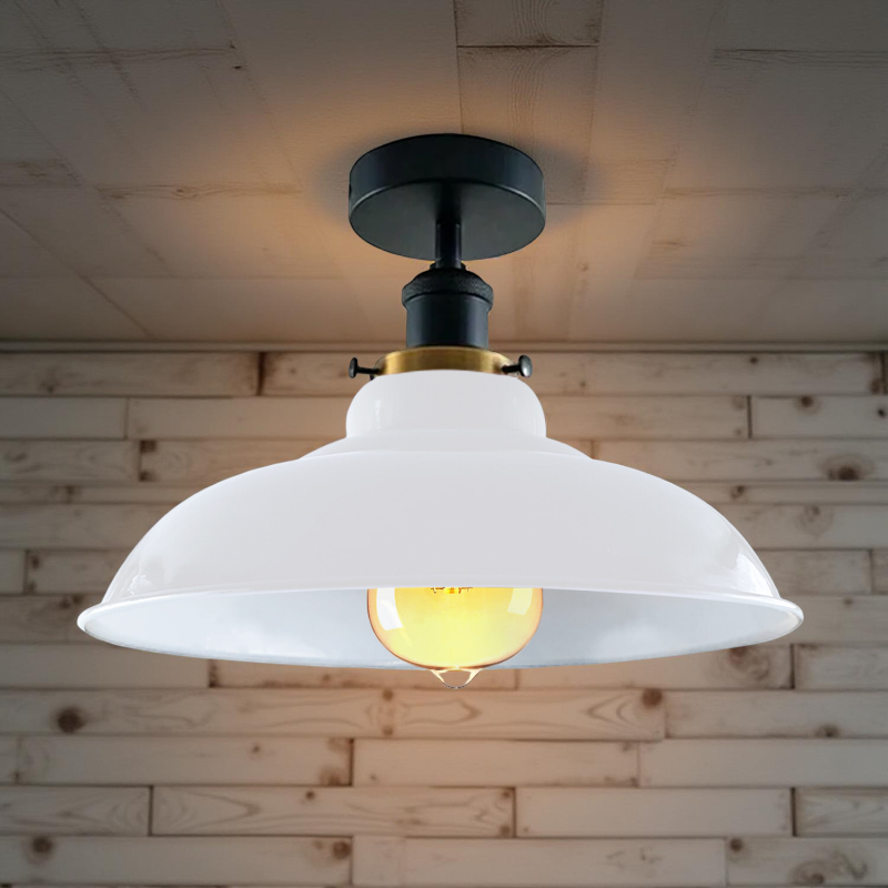 Weiße Deckenlampe aus Metall – zeitloses Design