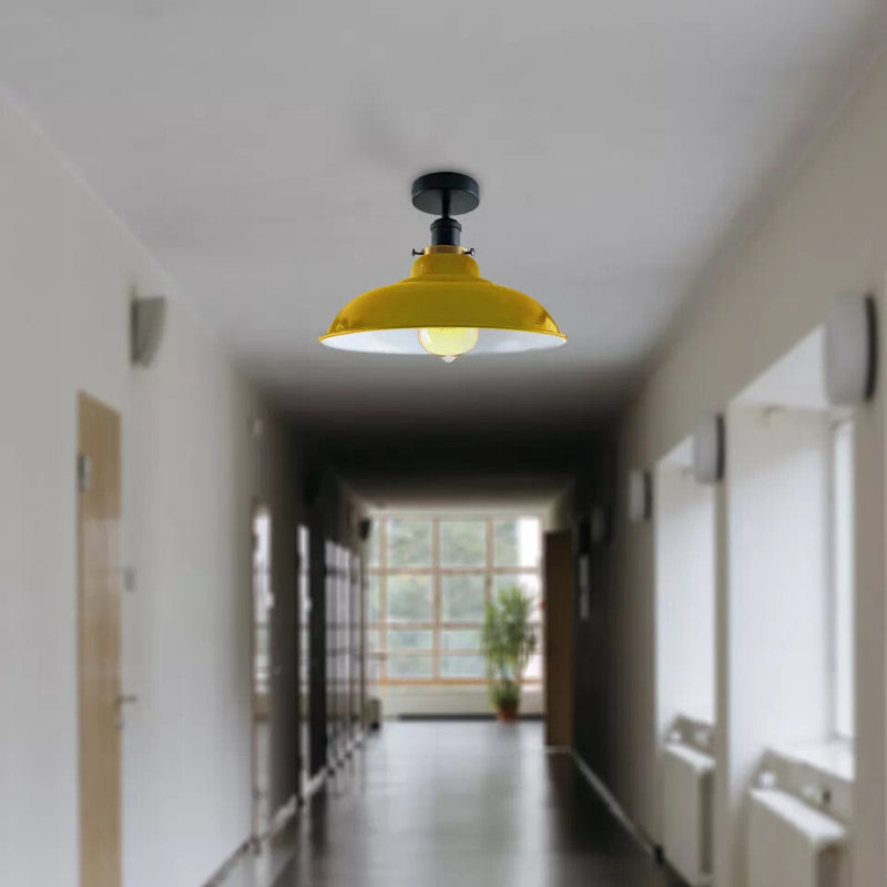 Gelbe Deckenlampe aus Metall – fröhlich & modern