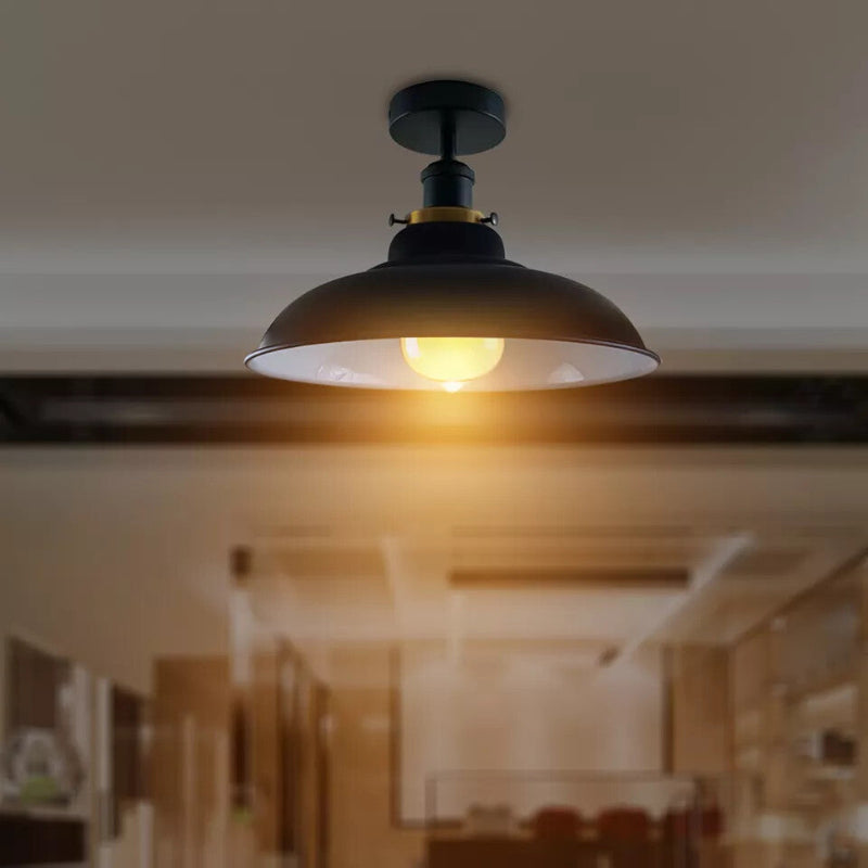Schwarze Flurlampe im Industrial-Stil aus Metall