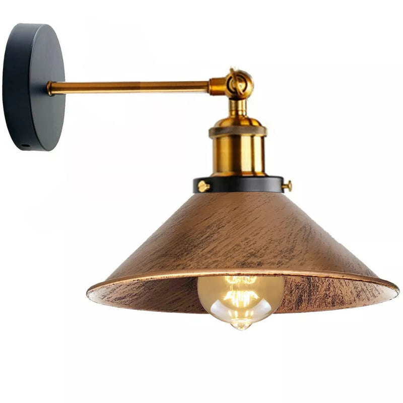 Moderne Wandleuchte mit E27-Sockel in gebürsteter Kupferoptik – für stilvolle Innenräume.