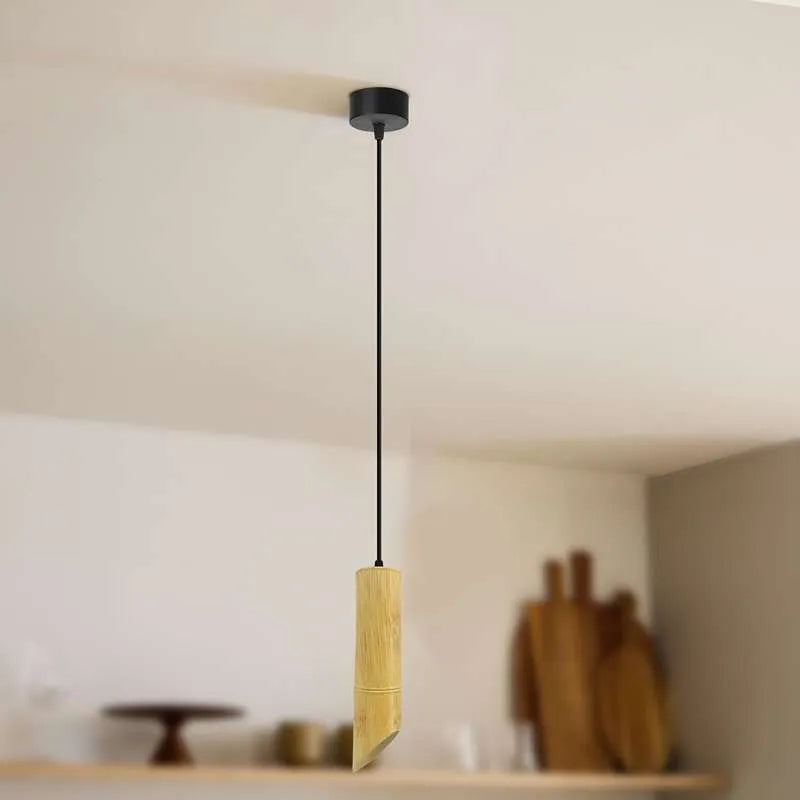 Eco-freundliche Pendelleuchte aus Rattan – modern und nachhaltig für ein gemütliches Ambiente. 
