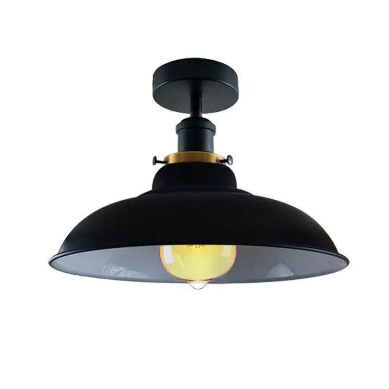 Moderne schwarze Deckenlampe mit lackiertem Metallschirm