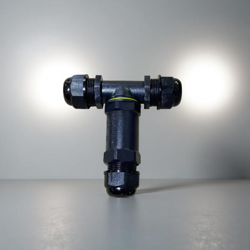 Vergleich von einfachem und IP68 T-Kabelverbinder in Schwarz