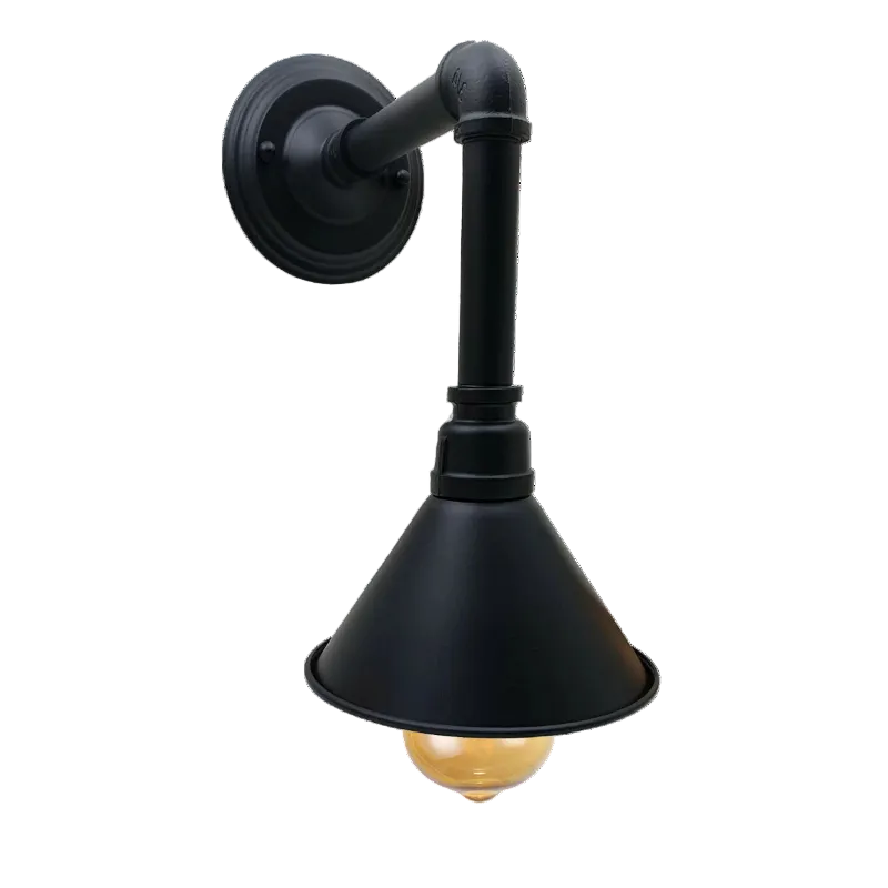 Industrielle Rohrwandlampe in Schwarz – modern, funktional, stilvoll