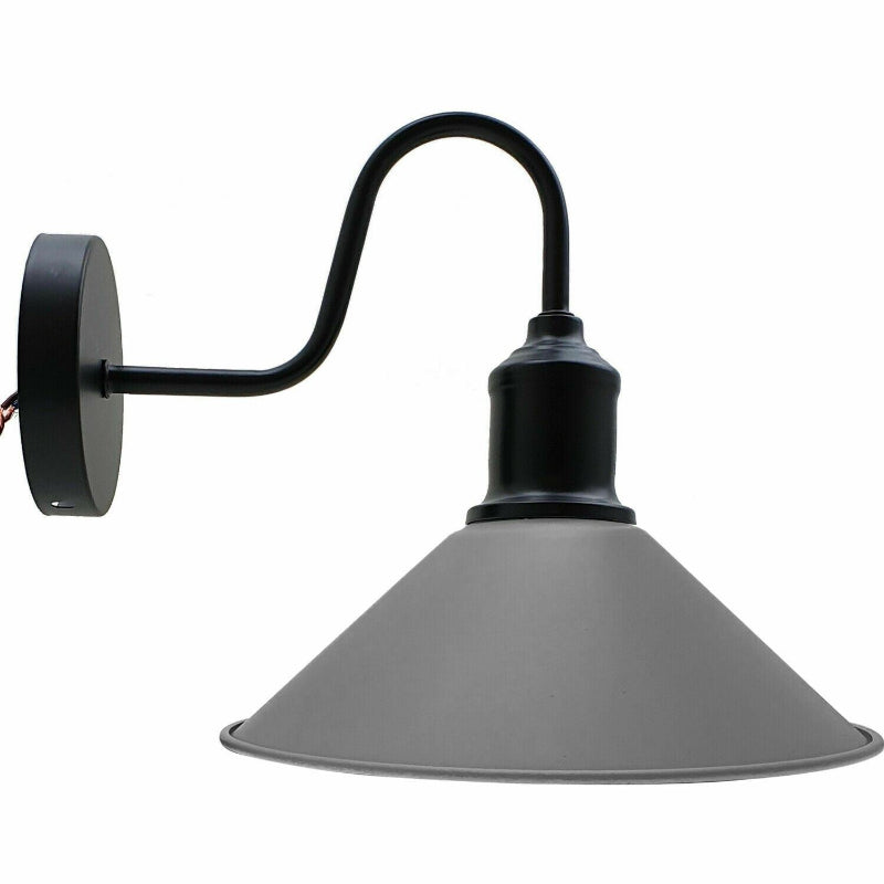 Minimalistische Wandlampe aus metall für ein warmes Zuhause